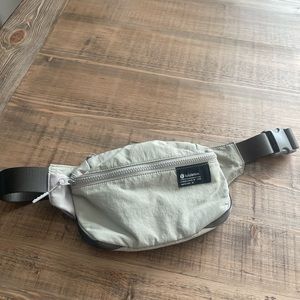 Lululemon clean lines belt bag